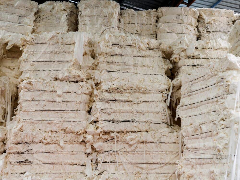 gambar tumpukan bahan mentah untuk diproses menjadi kain rayon